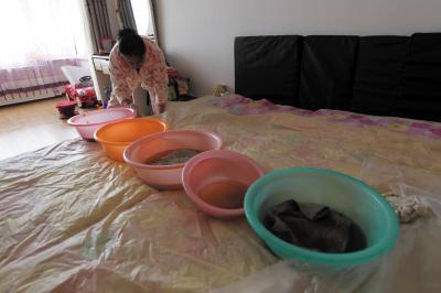 阳泉楼上漏水，住户失联，小区没物管，业主维权难！律师来支招……
